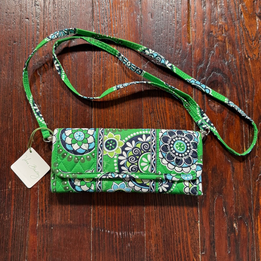 Vera Bradley Sleek Wallet Purse Cupcake Green Floral Quilted Crossbody Bag NWT